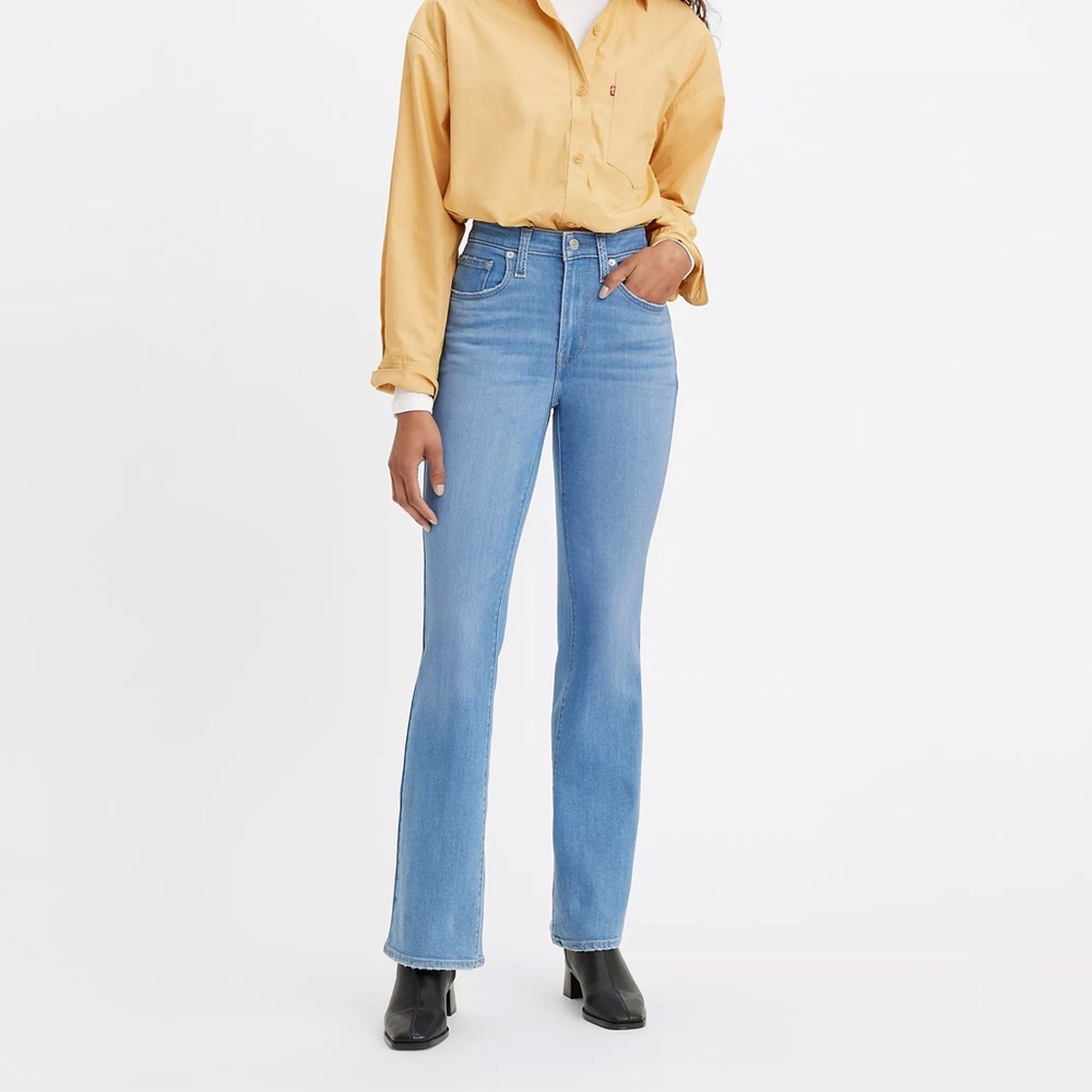 Levi's 725 High Rise Light Wash Bootcut Jeans